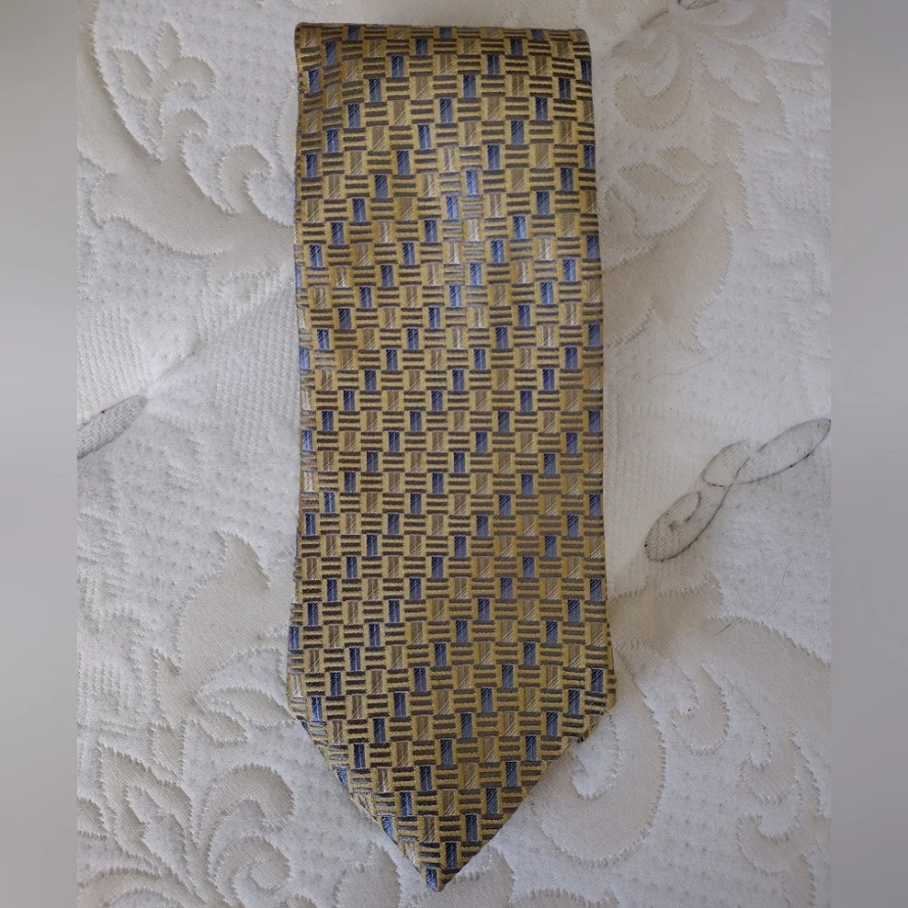 Silk Geoffrey Beene Blue and Gold Tie EUC